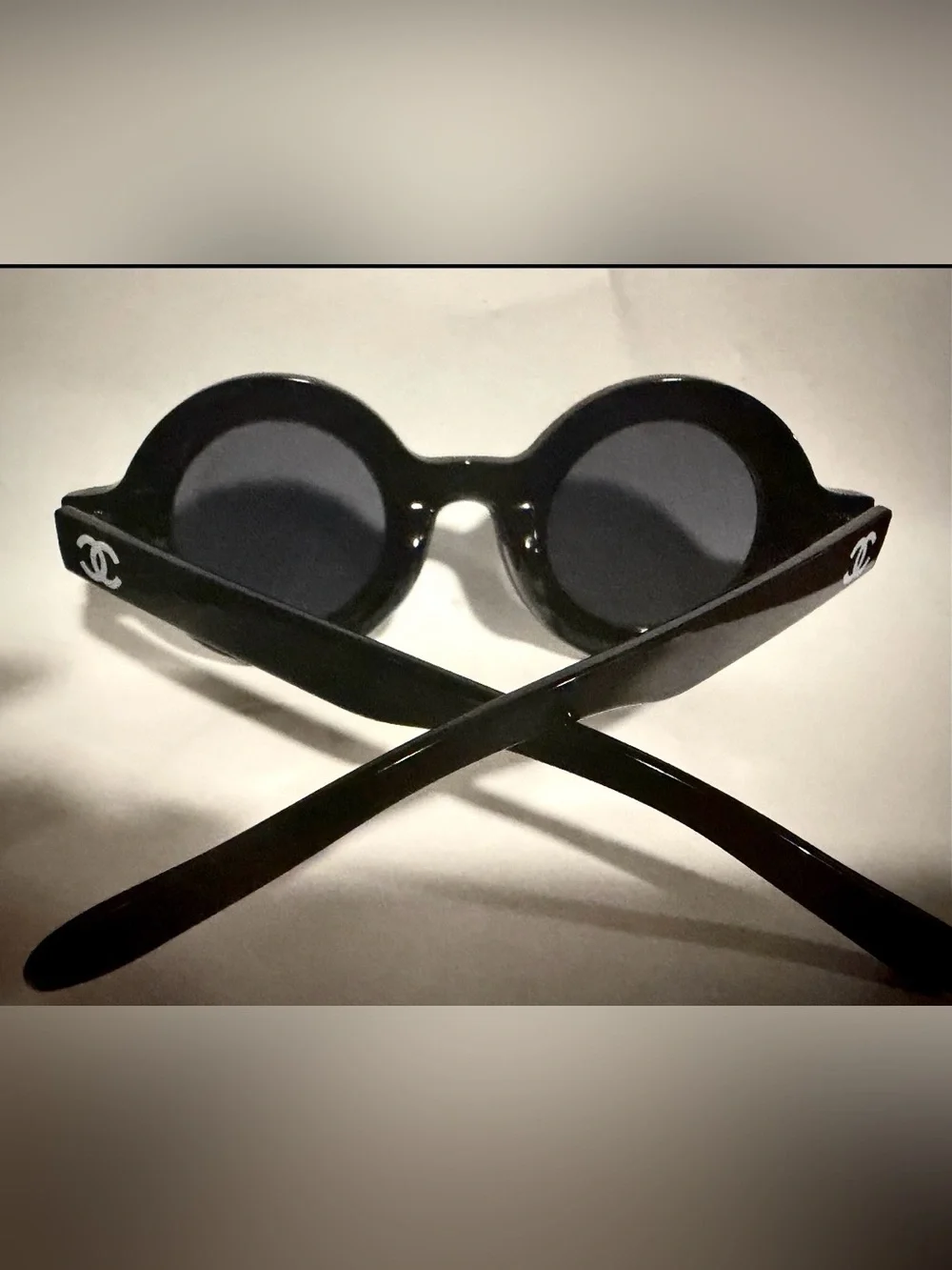 🕶️ Vintage Round Sunglasses - black/black